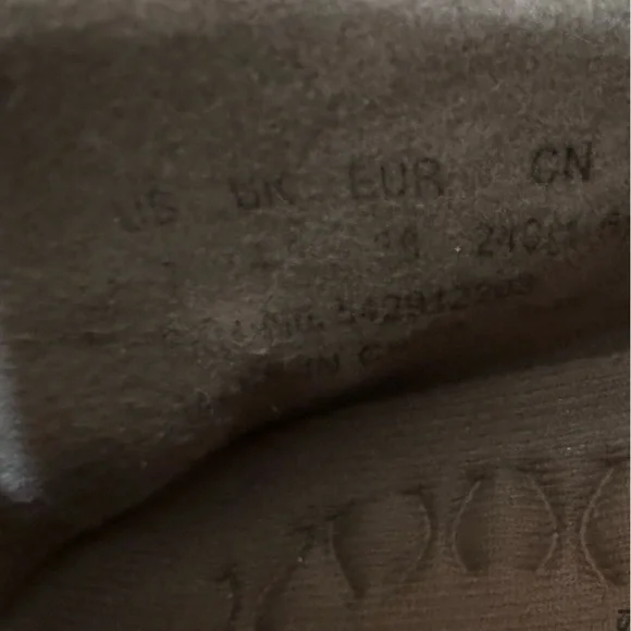 Women’s UIN Slip on sneakers loafers Bear Hug size 7 sage green EUC - Picture 7 of 7